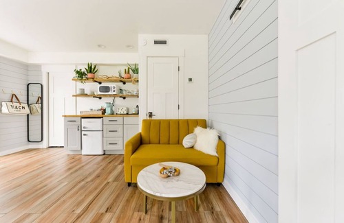 Kill Devil Hills Apartment | Pet friendly studio apartment. Minimal shedding dogs only.1 dog max.$25 pet fee