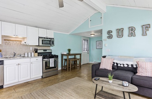 Salisbury Beach Apartment | PET FRIENDLY-Salisbury Surf Shack -Steps to the Beach!