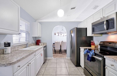 Sunridge Woods House | Pet-Friendly | Saltwater Pool, Hot Tub & BBQ