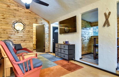 Sandy Cabin | Pet-Friendly Sandy Cabin w/ Spacious Fire Pit!