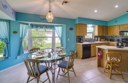 Sebastian Highlands Cottage | Pet-friendly Sebastian Home: w/Porch + Lake View!
