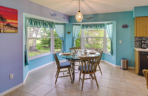 Sebastian Highlands Cottage | Pet-friendly Sebastian Home: w/Porch + Lake View!