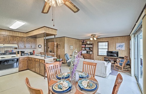 Holden Beach House | Pet-Friendly Second Row House Steps to Beach!