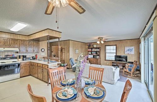 Holden Beach House | Pet-Friendly Second Row House Steps to Beach!