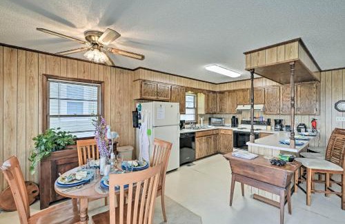 Holden Beach House | Pet-Friendly Second Row House Steps to Beach!