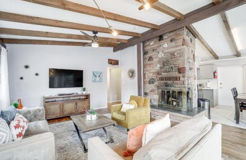 West Sedona House | Pet-Friendly Sedona Home Hot Tub, Walk to Trails!