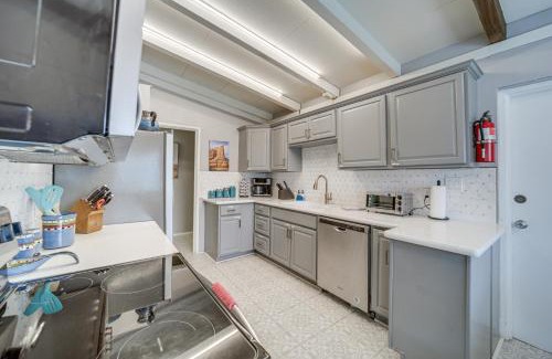 West Sedona House | Pet-Friendly Sedona Home Hot Tub, Walk to Trails!