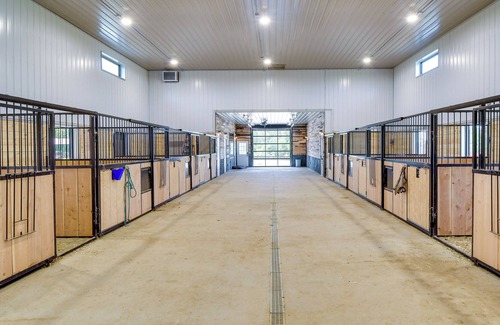 Highland Center Apartment | Pet-Friendly Selma Studio w/ On-Site Ranch!