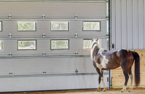 Highland Center Apartment | Pet-Friendly Selma Studio w/ On-Site Ranch!