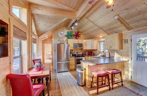 Bailey Cabin | Pet-Friendly Serene Cabin | Grill & Firepit
