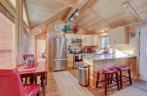 Bailey Cabin | Pet-Friendly Serene Cabin | Grill & Firepit