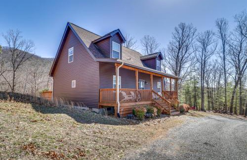 Shenandoah House | Pet-Friendly Shenandoah Cabin with Fire Pit and Grill!