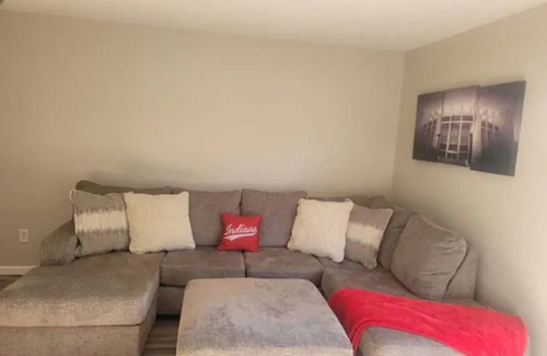 Bloomington House | Pet Friendly! Short- Drive to IU! Cozy Unit!