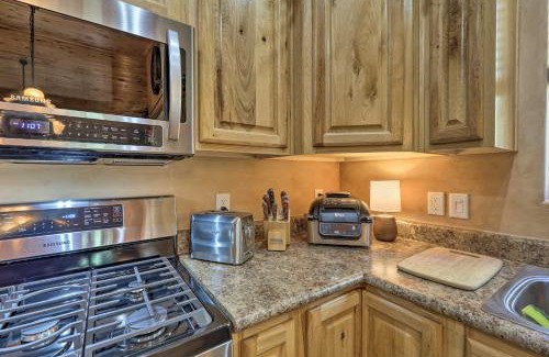 Torreon House | Pet-Friendly Show Low Townhome with Deck and Grill!