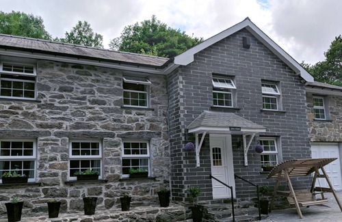 Maentwrog Cottage | Pet-Friendly Snowdonia Cottage Cozy Self-Catering Retreat in North Wales