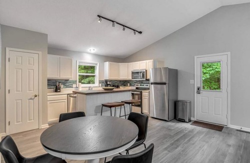 Royal Pines House | Pet Friendly South Asheville Hot Tub Townhome