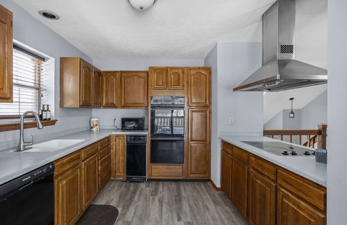 Wayne House | Pet Friendly | Speedway | Perfect for Groups