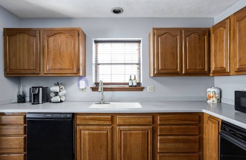Wayne House | Pet Friendly | Speedway | Perfect for Groups