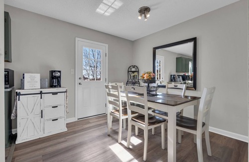 Oak Grove House | Pet-Friendly Stay & EV Ready | Sleeps 6 Plus