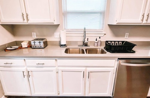La Vergne House | Pet Friendly stay near Percy Priest Reservoir & Nashville