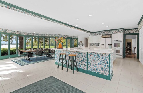 Oxford House | Pet-Friendly Stay with Pool – Relax & Unwind!