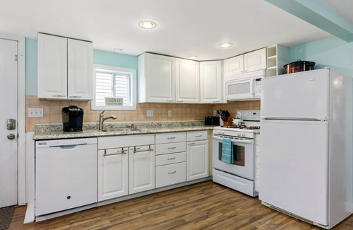 Salisbury Beach Apartment | PET FRIENDLY - Steps to the Ocean! - Sleeps 6