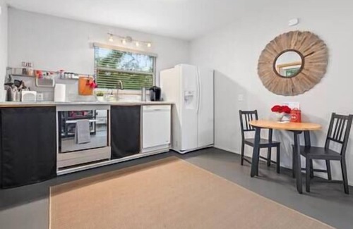 Mandarin House | Pet Friendly Studio with Tons of 5 Star Reviews