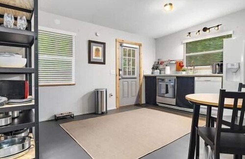 Mandarin House | Pet Friendly Studio with Tons of 5 Star Reviews