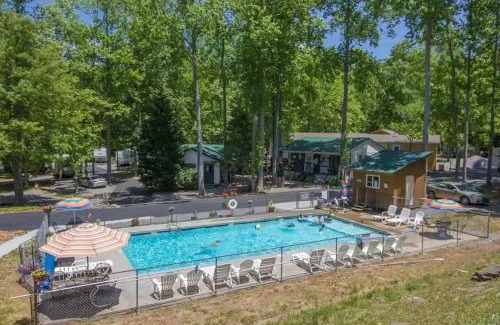 Gatlinburg - Pigeon Forge Resort | Pet Friendly Studio Cabin in Gatlinburg