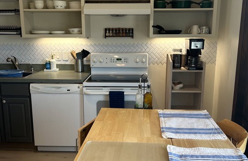 Glenwood Springs Apartment | Pet friendly, studio in Countryside by Harvey and Rifle Gap, farm fresh eggs