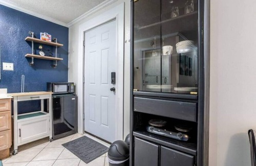 Dover Shores East House | Pet-Friendly Studio in Downtown Orlando Modern