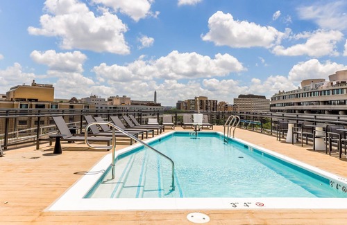 Foggy Bottom Apartment | Pet-Friendly Studio at The Boathouse Apts w/ Pool