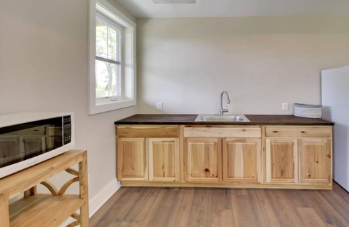 Talking Rock Apartment | Pet friendly, stunning mountaintop home nestled in the Blue Ridge Mountains.