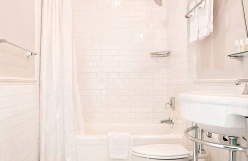 Goose Hollow Hotel | Pet-friendly Suite, Near Providence Park! Onsite Dining and Fitness Center!