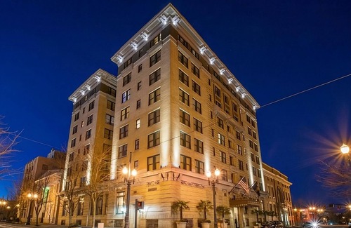 Goose Hollow Hotel | Pet-friendly Suite, Near Providence Park! Onsite Dining and Fitness Center!