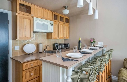 Downtown Cannon Beach Hotel | Pet-Friendly Suite Near Cannon Beach – Quick Access!