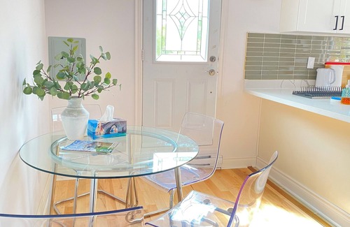 Grimsby Apartment | PET friendly - Sunny 1 Bedroom Apartment ,