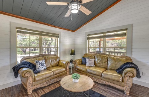 Graford House | Pet-Friendly Texas Home with Furnished Patio and Grill