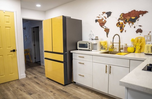 Las Vegas House | Pet Friendly! The Banana Bungalow