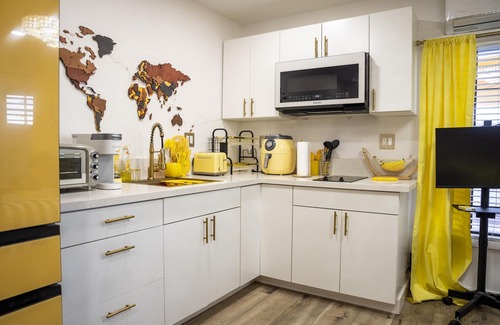 Las Vegas House | Pet Friendly! The Banana Bungalow
