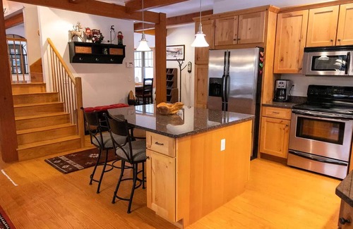 Ludlow House | Pet Friendly Timber Frame Home in a True Vermont Setting, Deck with New Hot Tub,
