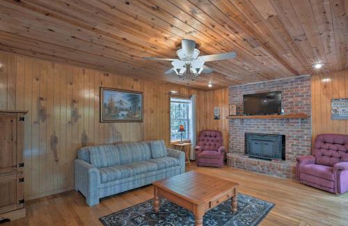 Toccoa House | Pet-Friendly Toccoa Home with Deck and Lake Access!