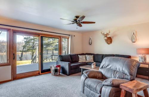 Tomahawk House | Pet-Friendly Tomahawk Home Deck and Private Hot Tub