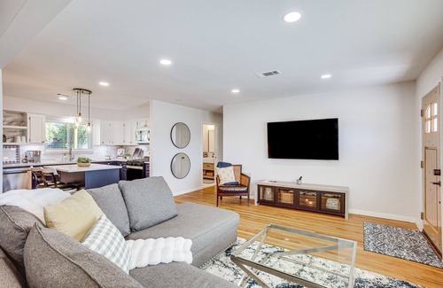 Tomball Cottage | Pet-Friendly Tomball Cottage: Steps to Downtown!