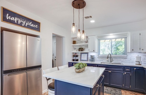 Tomball Cottage | Pet-Friendly Tomball Cottage: Steps to Downtown!