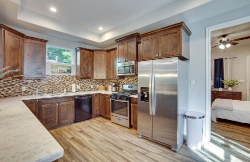 Tomball House | Pet-Friendly Tomball Home Walk to Main Street!