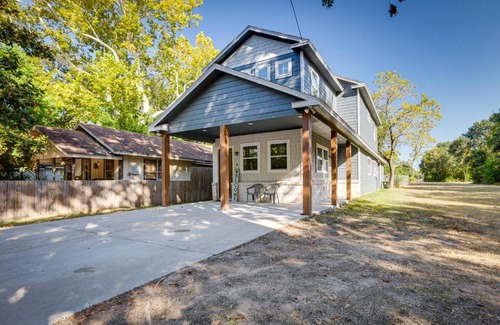 Tomball House | Pet-Friendly Tomball Home Walk to Main Street!