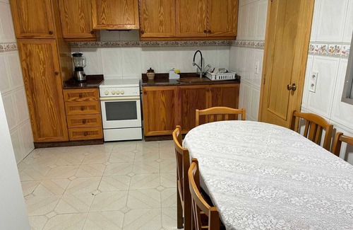 Bellreguard House | Pet friendly townhouse!
