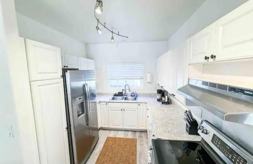 Ewa House | Pet Friendly Townhome-Fully fenced private yard