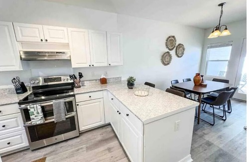 Ewa House | Pet Friendly Townhome-Fully fenced private yard